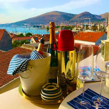 Апартаменты Pearl Of Croatia 4 Sterne Трогир